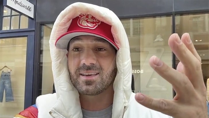 277672e9b29a46ea93b887b309ecda90_md 021425-jeff-dye-tmz-live-kal