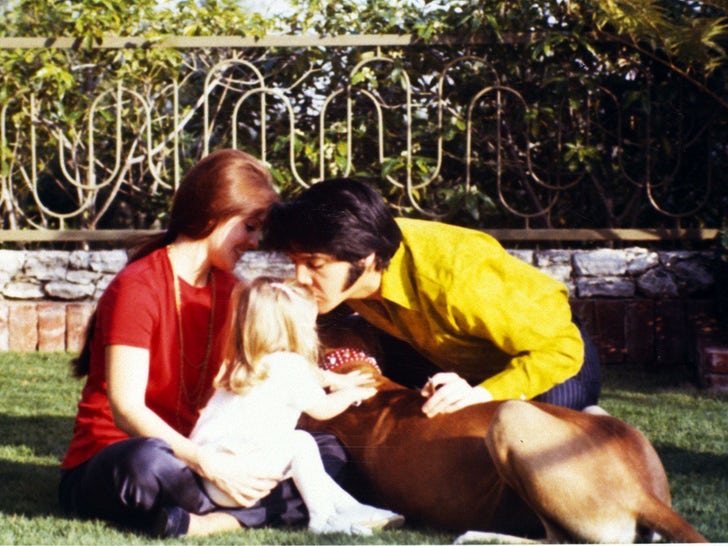 2b2d234aef0a4b58affadc707507a36a_md-1 Priscilla Presley Family Photos