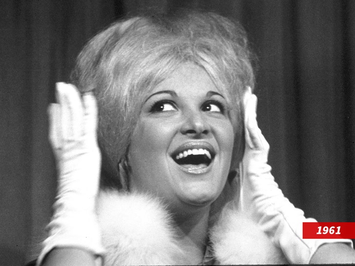 2b45413af89344d18490bb2a95780c1e_md Linda Lavin