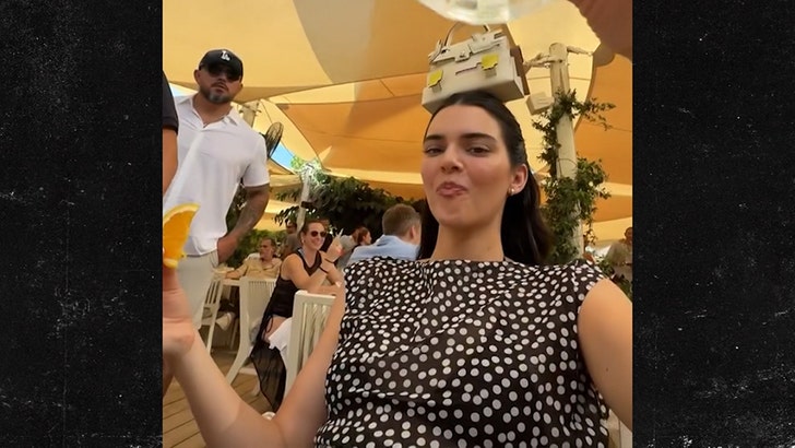2b8f977024e14145bfa1fa4bcc677048_md 070625_kendall_jenner_kal