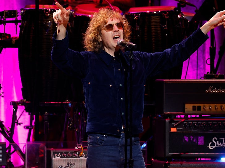 2bbe346e40604052ac62603fb7165129_md 0307-Celebrities-PErform-For-Benefit-for-Gods-Love-We-Deliver-Photos-primary-2
