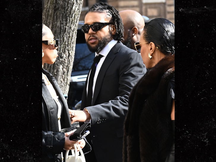 2becd82f285f42cf8c813eff3741feca_md 0312-voletta-wallace-funeral-arrivals-photos-primary-3
