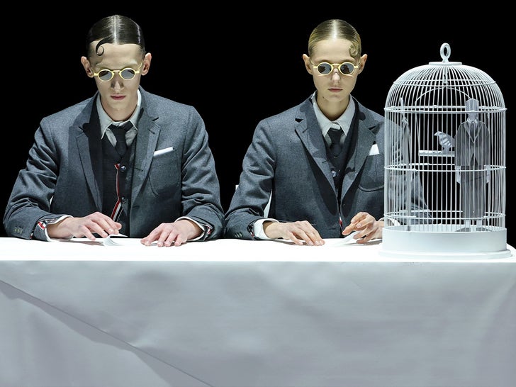 2cc89904fe554be98b4ef65261f29413_md 0212-NYFW-2025-WTF-Fashion-Sub1