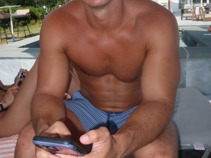 2ce8bc55aedb40f3a3ead3f9b18e3c98_md Hot Summer Stomachs -- Guess Who!