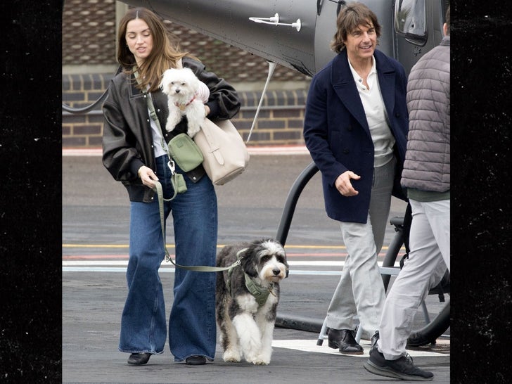 2d49f1daebb64e558ca6d2eca12e9c86_md Tom Cruise and Ana De Armas Land In London With Their Pets
