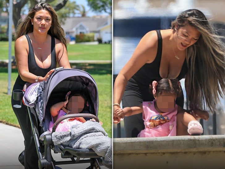 2d8fbbedbee347d3aa9371b0a0ba0326_md Dana Tran & Love Combs Spend Mother-Daughter Time