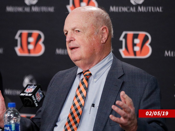 2db3217b72eb47829a897779a49eac1f_md mike brown cincinati bengals