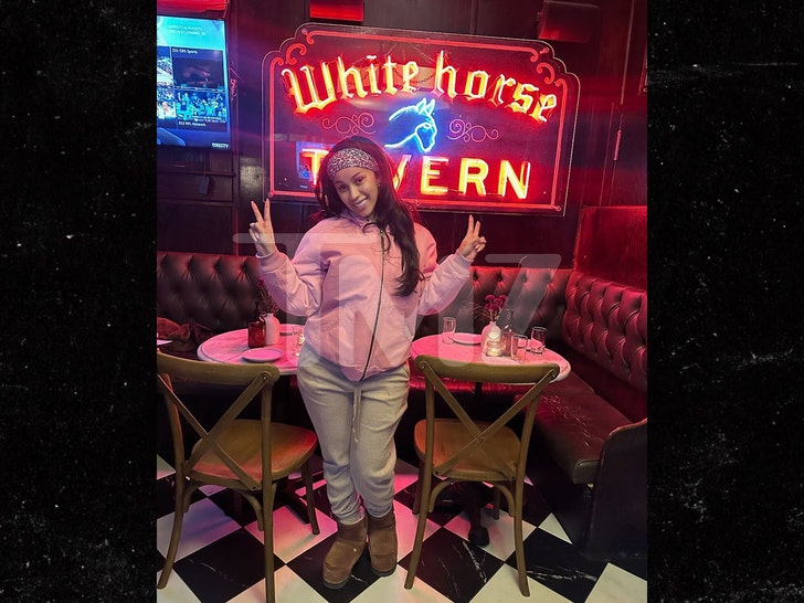 30549a5739c040fdb10fd72a813f96d9_md cardi b white horse tavern