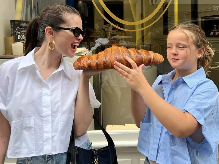 307cd95882f84c279b998cebf183a008_md 0130-Celebrities-Eating-Croissants-Sub1