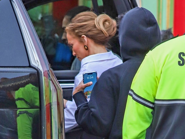jennifer lopez acting nj backgrid 2