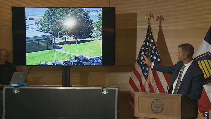 32128dfe7e1444f99c0f7b2445d4a1b5_md-1 091125_press_conference_shooter_escaping_kal