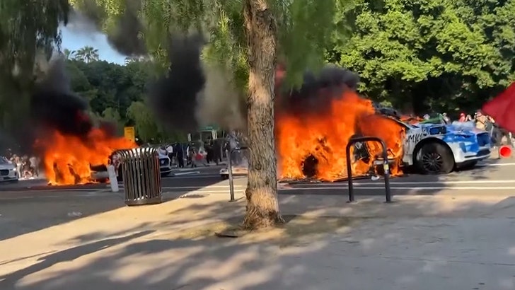 060925_la_chaos_waymos_kal