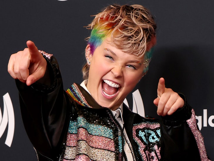 32657b1f089d4c30b7e36a9ecdd0f1dc_md Celebs Attend 36th GLAAD Media Awards
