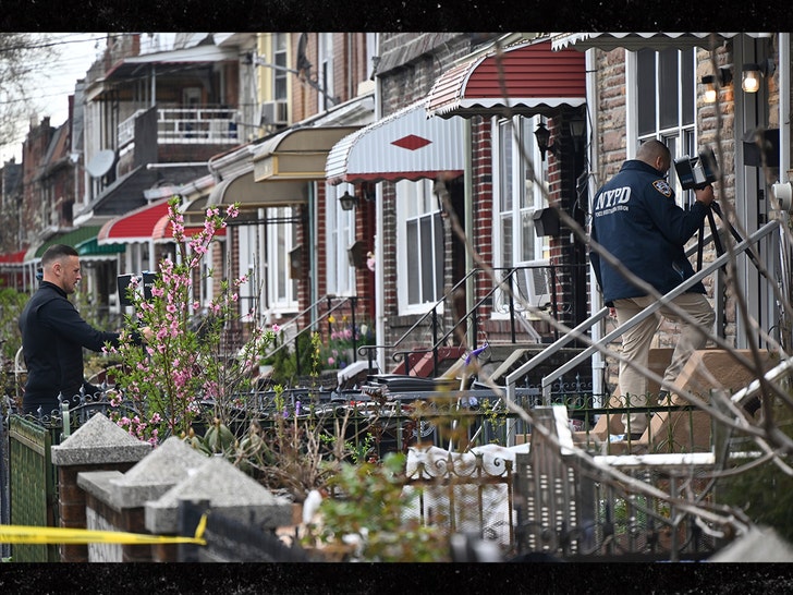 nypd-on-scene-brooklyn-stabbing-ap-1