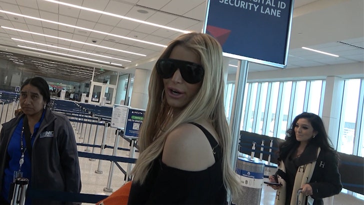 330f94b60b76459e8cfbc9b21ef54c2a_md-1 jessica-simpson-kal-04-07-2025