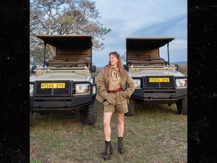 343f79008940485ebc5f7aa732af13c7_md v sydney sweeney safari instagram