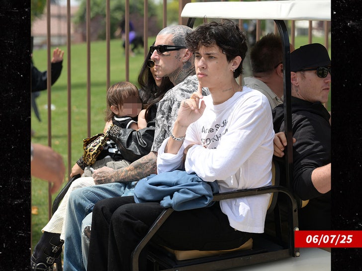 travis barker landon barker kourtney kardashian rocky sub mega