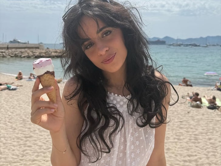 0709-Celebs-Eating-Ice-Cream-Sub2