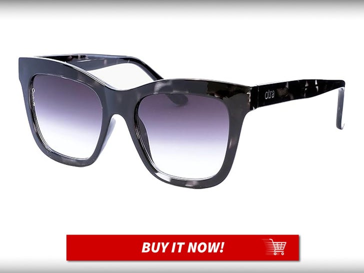 3515ff8c95884a759ced96bfa6ba7a22_md Womens-Irma-Sunglasses-Kylie-Jenner-Sunglasses-MAIN