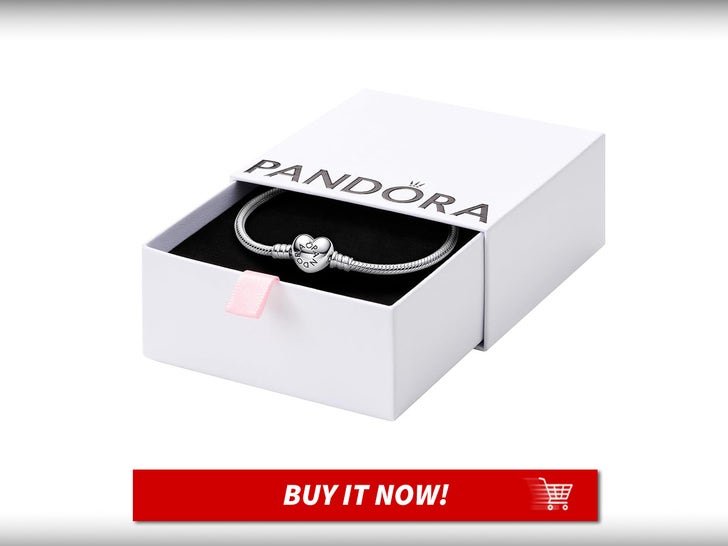 356e1cdc7241411993ae0c13079d0e21_md Pandora-Moments-Heart-Clasp-Snake-Chain-Bracelet-MAIN