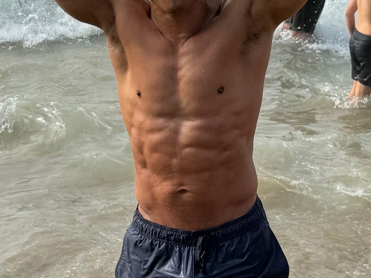 36054a4f52dd4706bf7c496111af75c7_md Shirtless Men -- Guess Who!