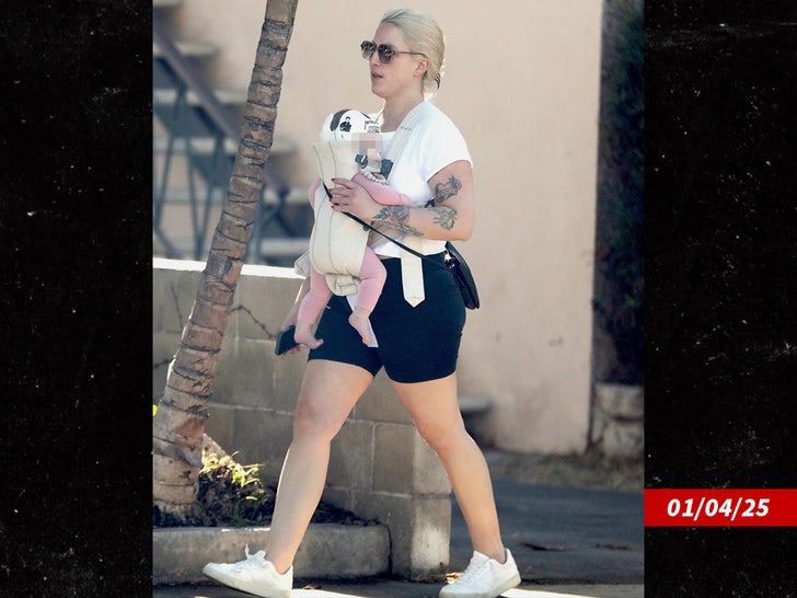 37a8a9e4edd248f39b8a11c4dae06a12_md jennifer young baby backgrid sub swipe