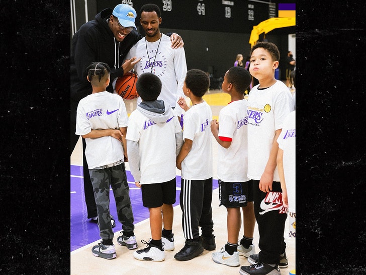 391a5cc7df70418cb00ca53f76058cc4_md The Lakers and Coach Redick hosted a special basketball clinic for kids impacted by the LA fires