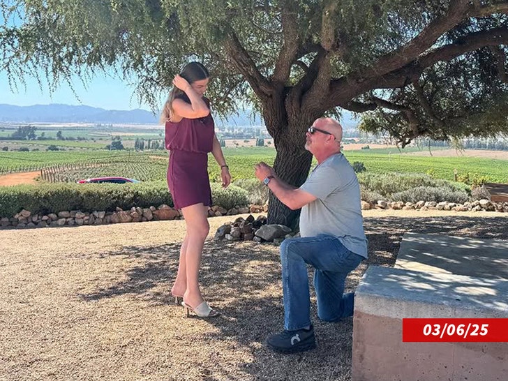 393845ce941040b3ba90909ce9f4d9b3_md rick harrison engagement