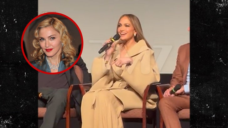 398e0338c4954830abc120a49b60c047_md 091125_jennifer_lopez_kal