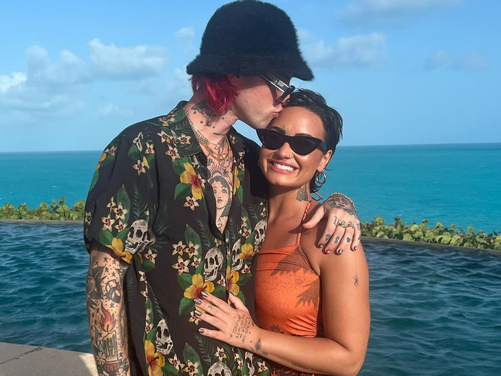 39c0cbf6651e41b6bdf832ed3e752f31_md Demi Lovato and Jordan Lutes Together