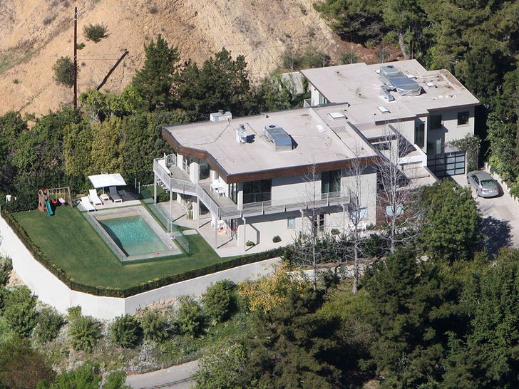 3ac245249a914e739573c9a70ea9d437_md Nicole Kidman house burglarized