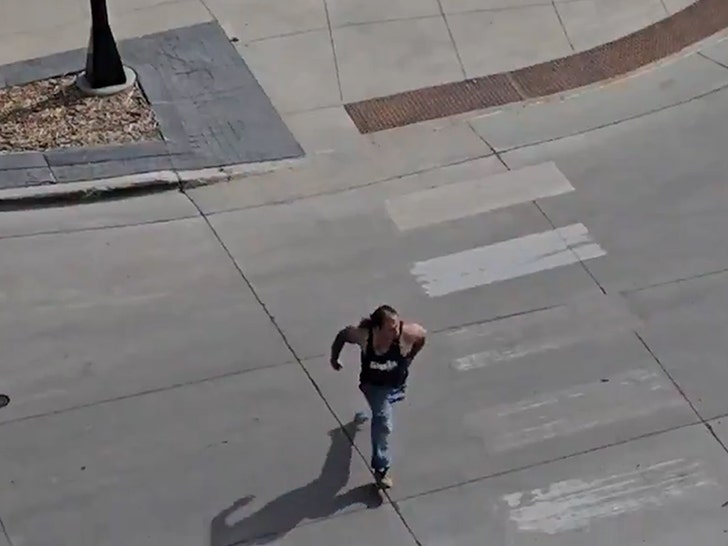 060925-man-fights-cops-flee