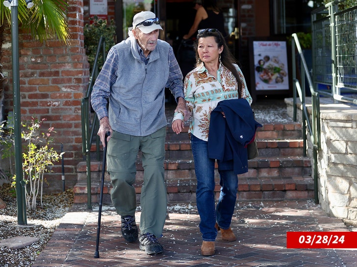 3b8e795e51be458ab706230b23f7b6c9_md-6 gene hackman with wife last seen photos march 28 2024 splash 1