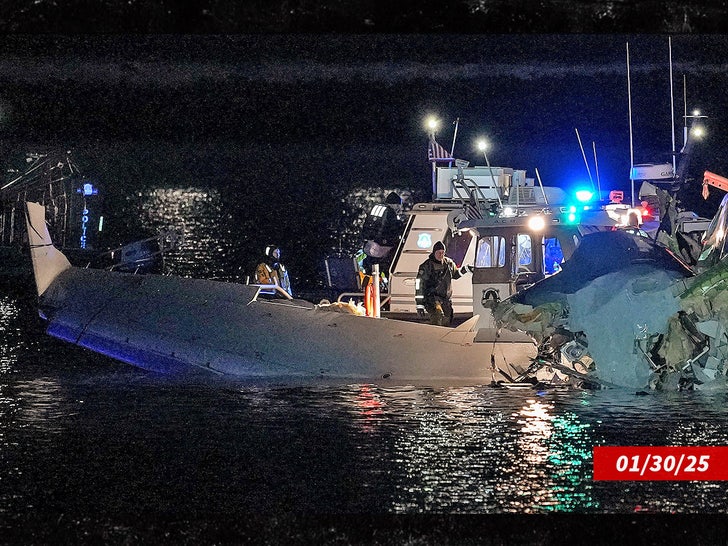 3c613a603a3a4f559c20b1208cec48b9_md american airlines crash sub getty swipe