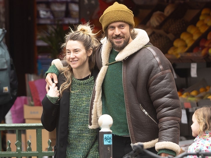 3da2d27ff2a6407abdb71a2f242f522d_md Lucas Bravo and Shailene Woodley bg 1