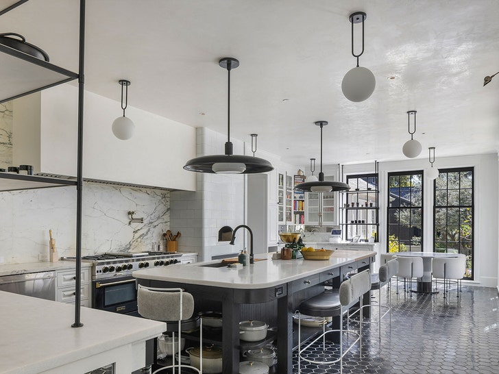 3eeaf95c91ff40149eb95f4b516d95c7_md Inside Gwyneth Paltrow Home Mega 3