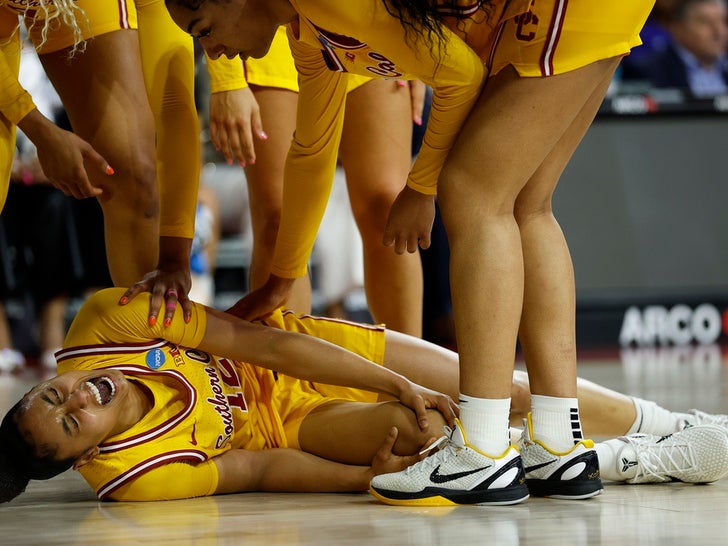 3f7340aa7bf14e2f84a56ea379a56197_md JuJu Watkins Injured While Playing For UCS In The NCAA Tournament