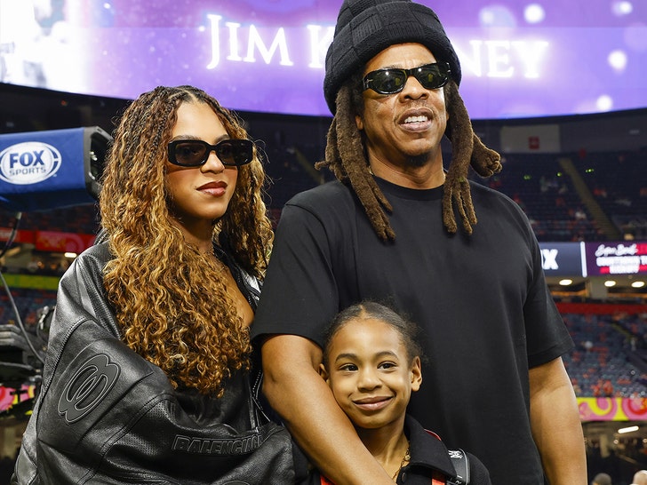 Jay Z, Blue Ivy and Rumi Carter at Super Bowl LIX