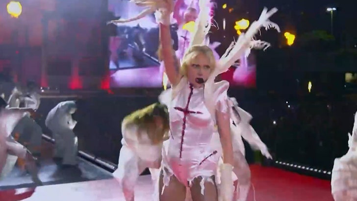 4030ccbaea924cabba4e8de61aaecd4a_md 050425_lady_gaga_kal