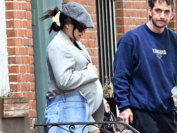 4078cf07dfde45309e6f4ee34c79672e_md Pregnant Cassie Ventura Spotted With Husband Since Testifying Diddy Trial