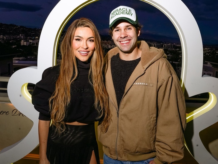 41347872d161469ca31bdb96282130ed_md Chrishell Stause & David Dobrik Snapchat Creator Dinner