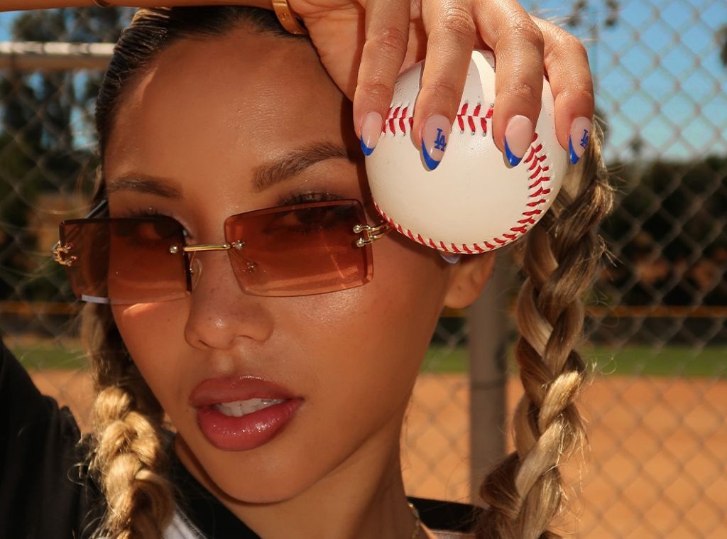 41539d82-b4b4-4b00-91f6-b3f7aa8979a3_1754532343 Game Day Ready: Press-on Nails for Sports Fans With Style main image