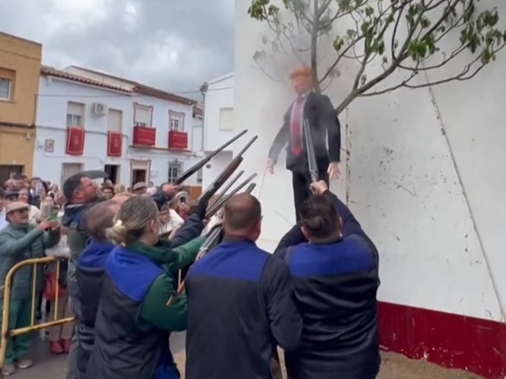 trump-effigy-1-04-21-2025