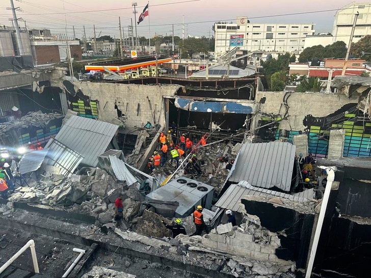 44030c2f14e846fc9df749a16ec263ac_md The Aftermath Of The Roof Collapse At Jet Set Club In Dominican Republic