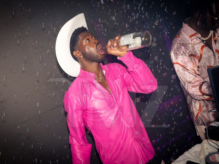 453df37648a24a5089c639ddea63240a_md lil nas x partying for his birthday 1
