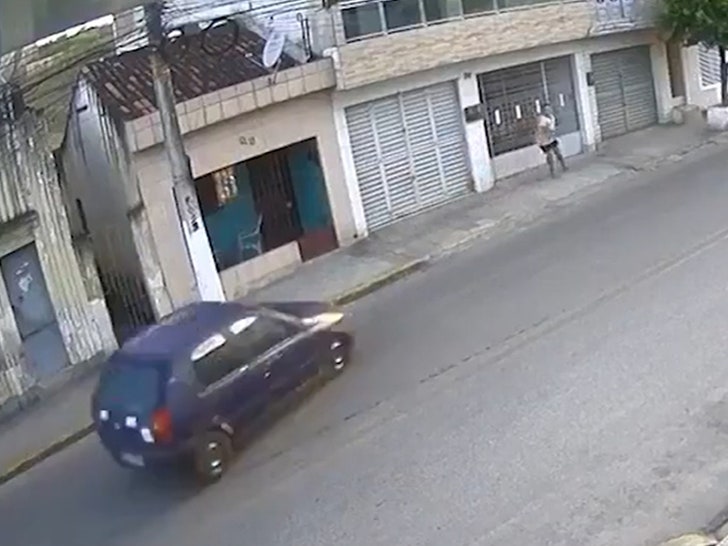 4581d32283ae49ebaaba1ef628c3b1d4_md 013125-speeding-car-approach