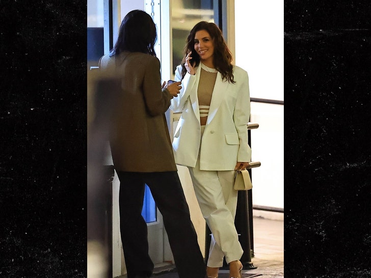 45ccccf66307437b82a2e3997f909388_md Eva Longoria Lauren Sanchez