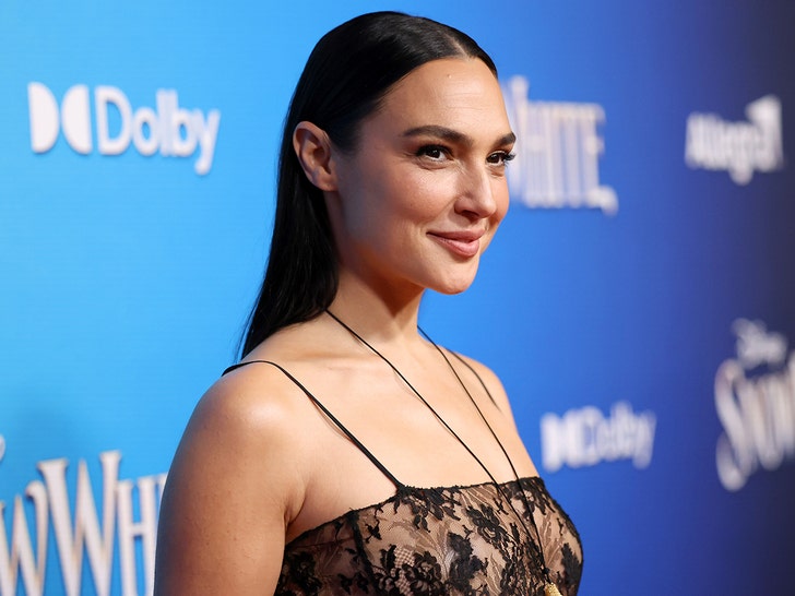 477d83dedf514ee09e1fecdac975ea1f_md 'Snow White' Premiere gal gadot