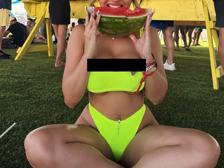 489ca03906c24c17a526a9b8e0e0117f_md Fruit-Lovin' Celebs