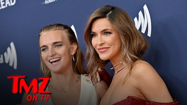 493e232cc6f640e89fc1123c8f01242d_md chrishell-g-flip-tmz-tv